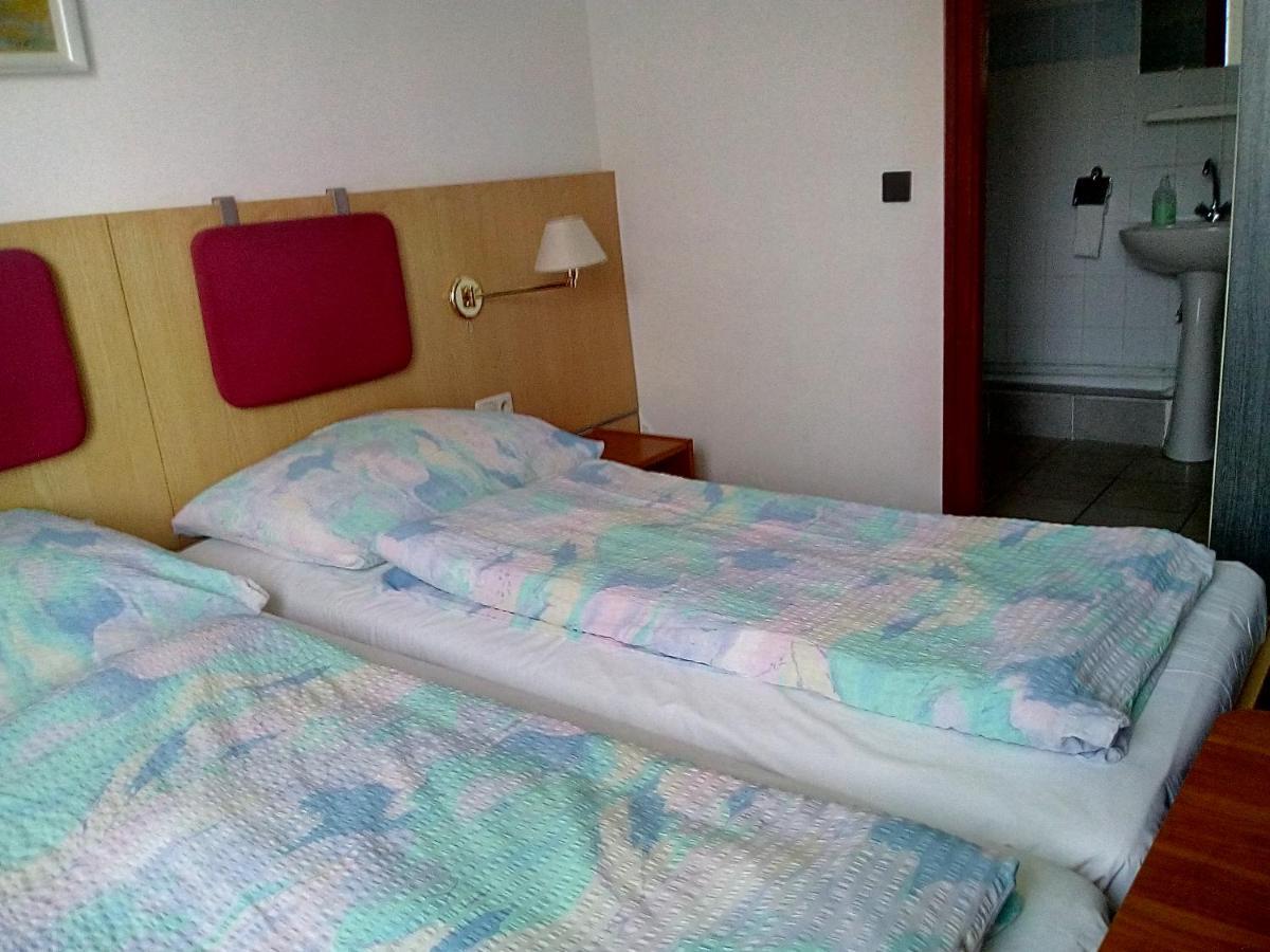 F 106 Vendeghaz Hotel Fertőhomok Buitenkant foto